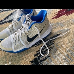 Kyrie 3s